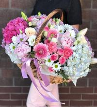 Композиция солнечный день в Алексеевка Уфимский район Цветочная композиция из Розы, Хризантемы, Пионы и Лизиантусы в корзине в Алексеевка Уфимский район
