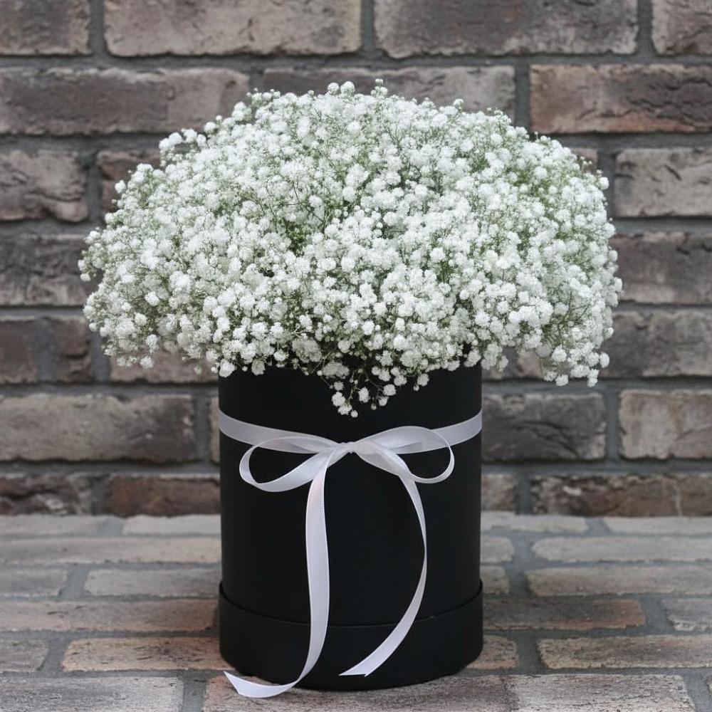 Цветочная композиция из Гипсофила в шляпной коробке в Алексеевка Уфимский район