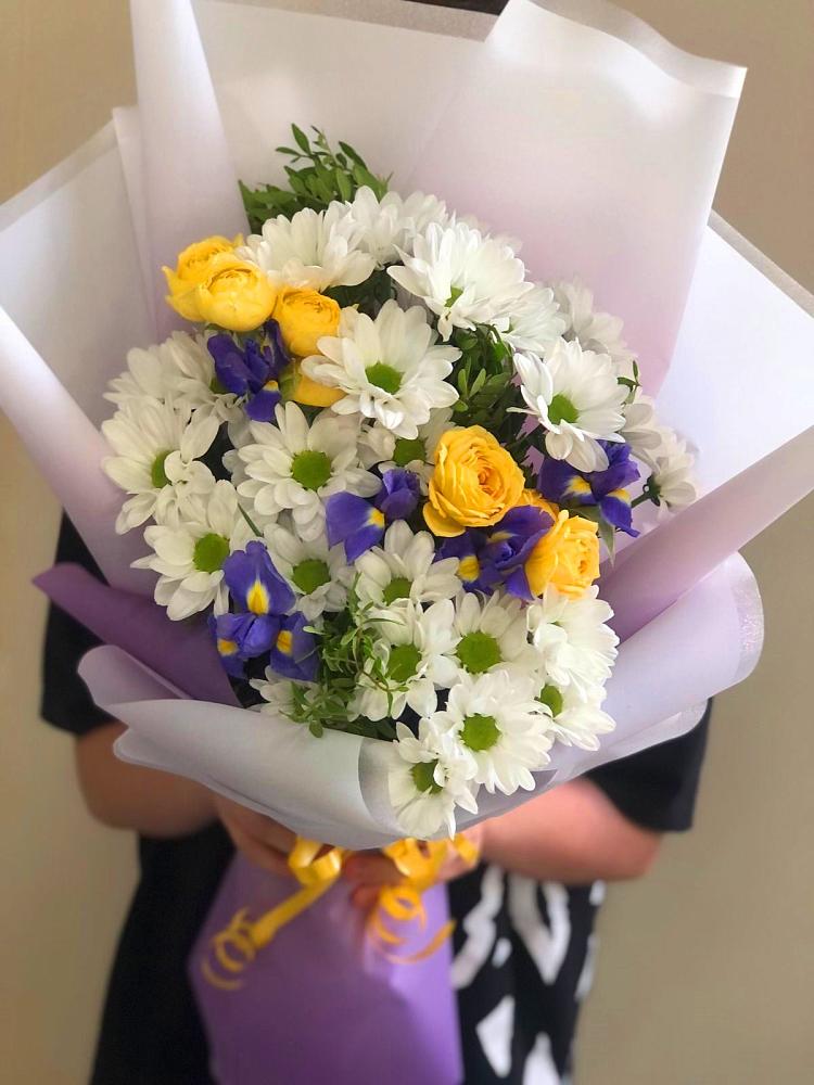 Букет цветов из: Ирисы, Хризантемы и Розы в Алексеевка Уфимский район
