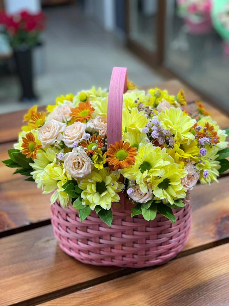 Цветочная композиция из Хризантемы и Розы в корзине в Алексеевка Уфимский район